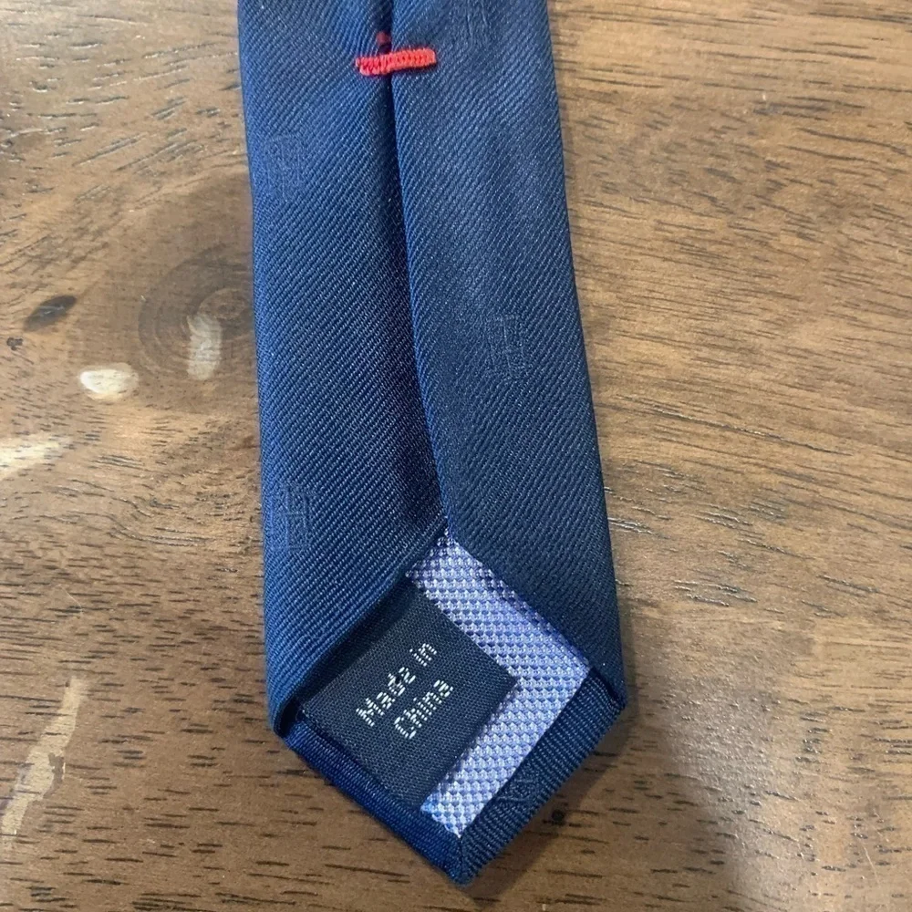 Tommy Hilfiger Men’s 100% Silk Tie Yellow Blue Stripes